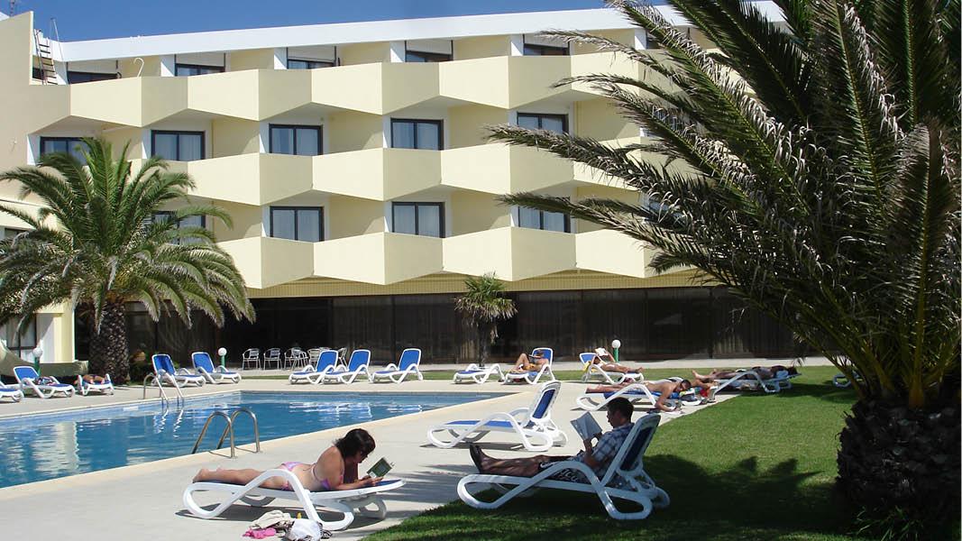 Udendrs pool p hotel Caravelas